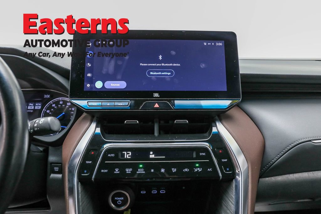 Used 2023 Toyota Venza XLE image 12