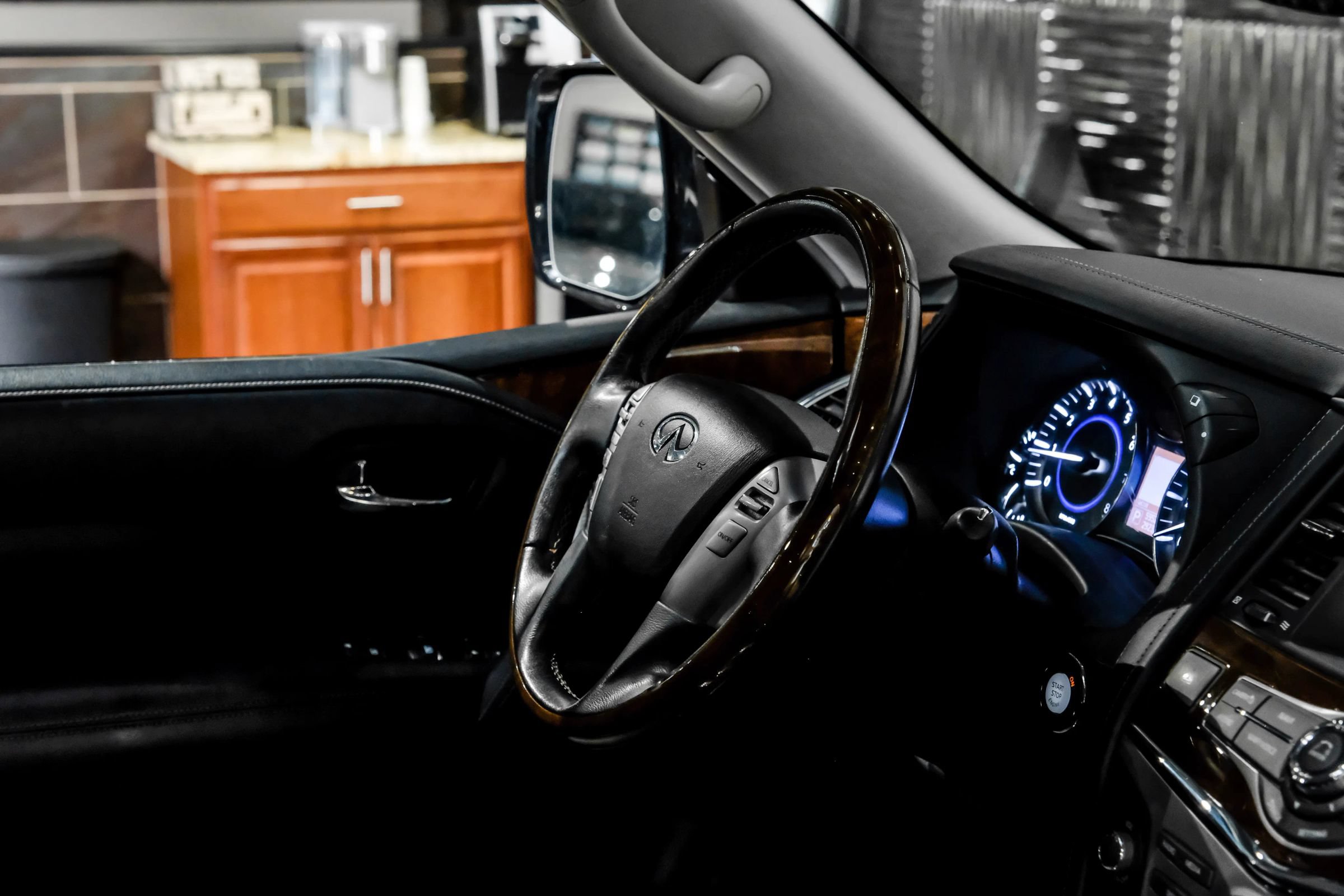 Used 2019 INFINITI QX80 Luxe RWD image 13