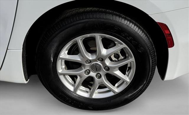 Used 2024 Chrysler Pacifica Touring-L image 9