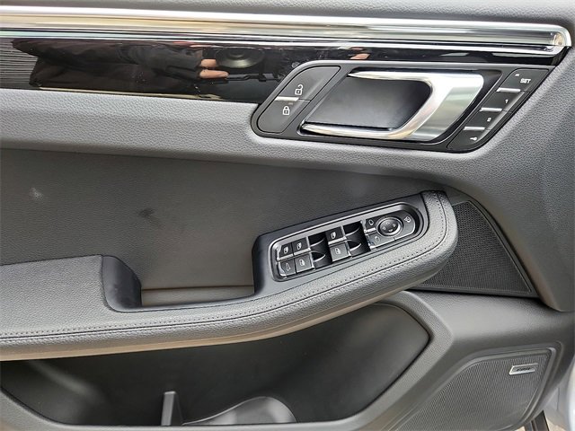 Used 2025 Porsche Macan image 15