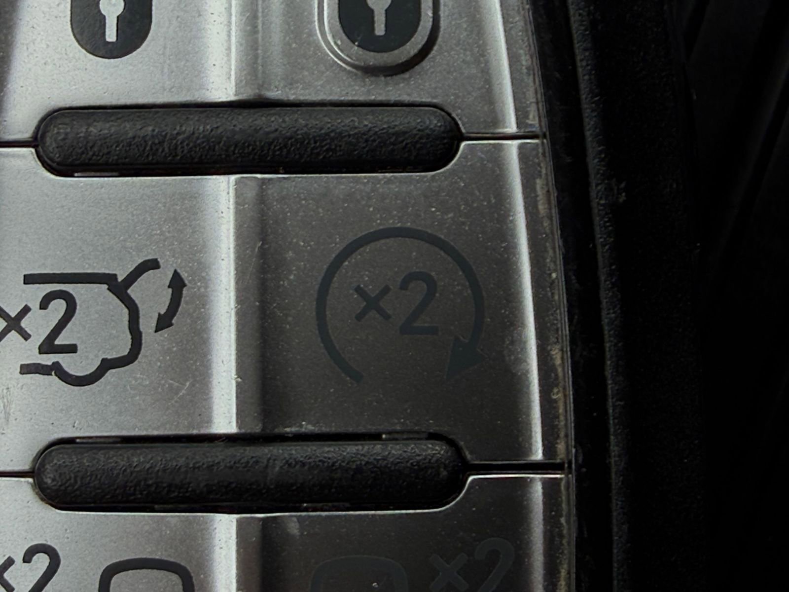 Used 2025 Chrysler Pacifica Limited image 27