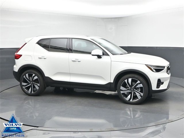 Used 2024 Volvo XC40 B5 Plus w/ Protection Package Premier