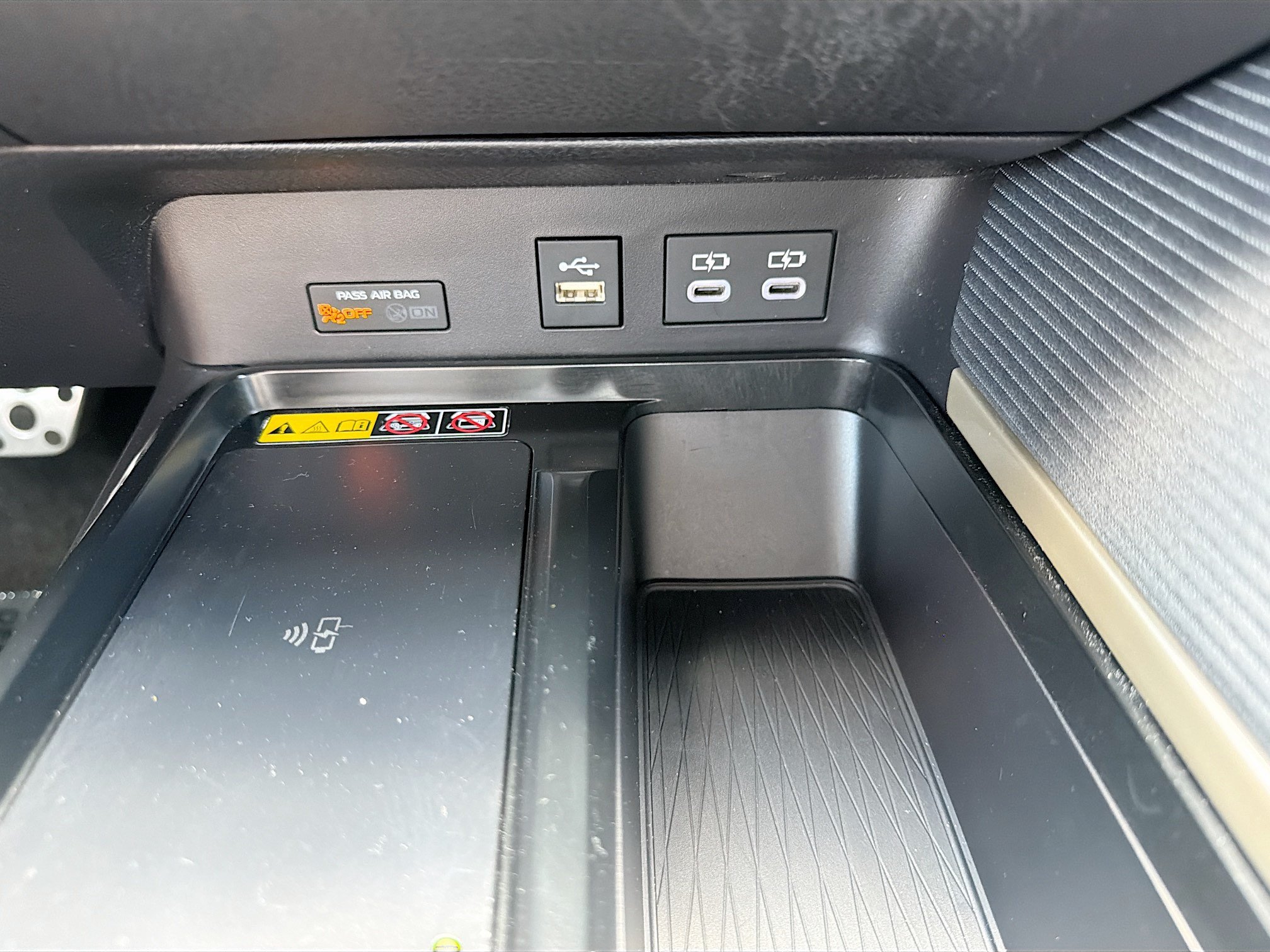 Used 2025 Toyota Camry SE w/ Multimedia Upgrade Package FWD image 29