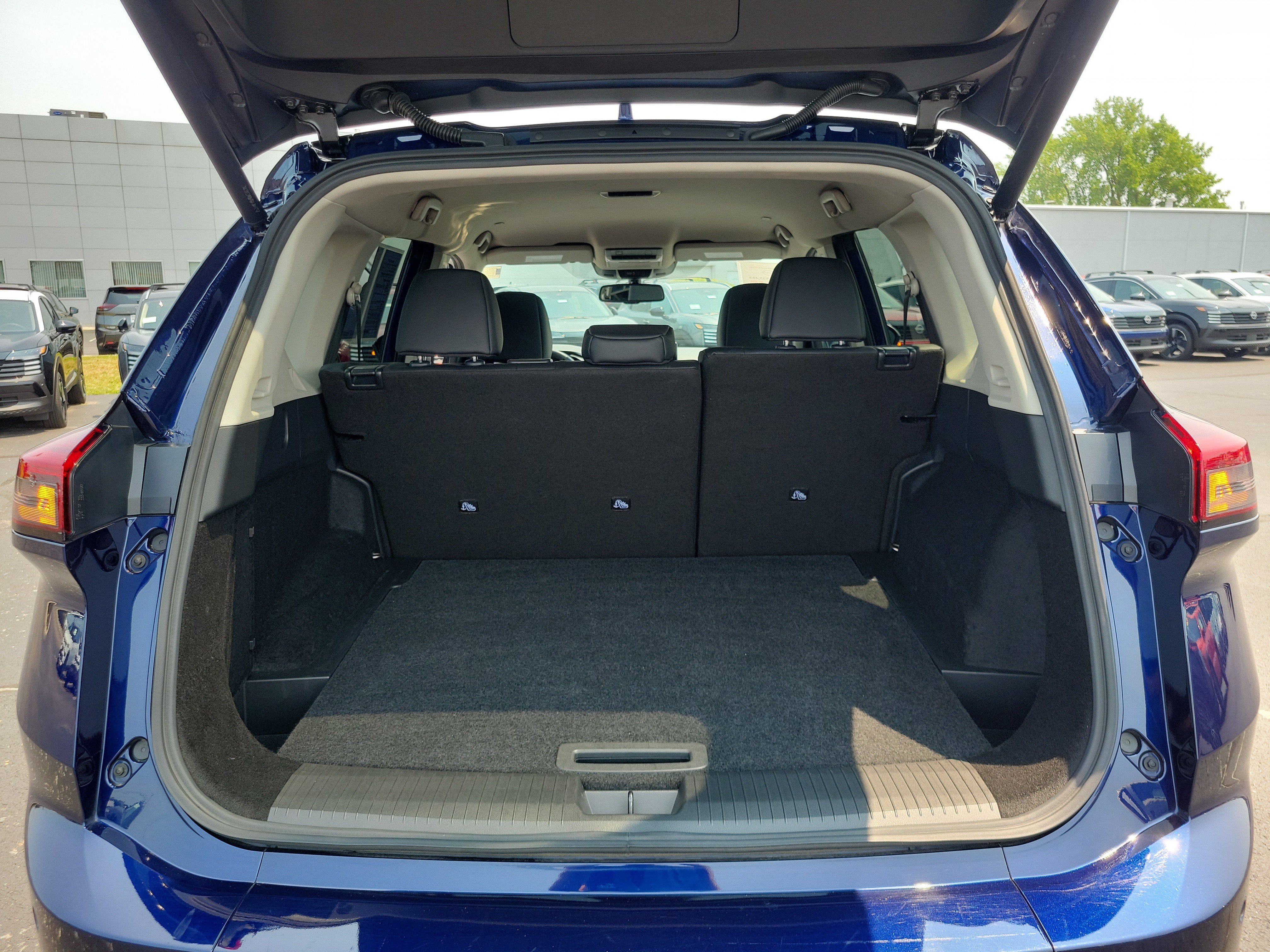 Used 2026 Nissan Rogue SL AWD/4WD image 8