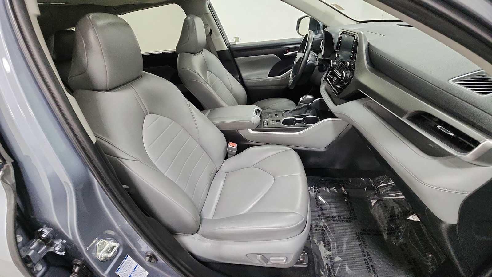 Certified 2022 Toyota Highlander XLE AWD/4WD image 31