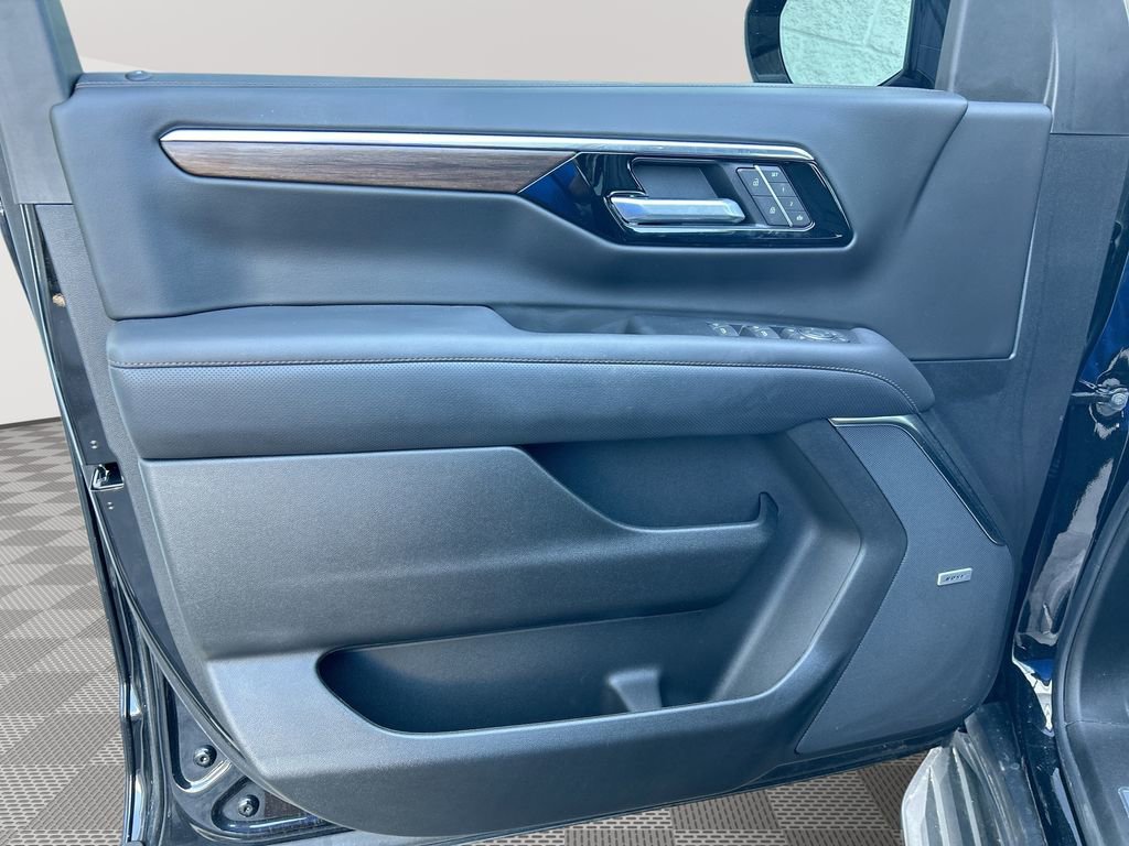 Used 2025 Chevrolet Tahoe High Country AWD/4WD image 21