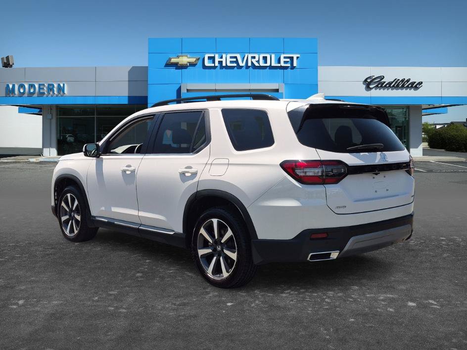 Used 2025 Honda Pilot Touring image 3