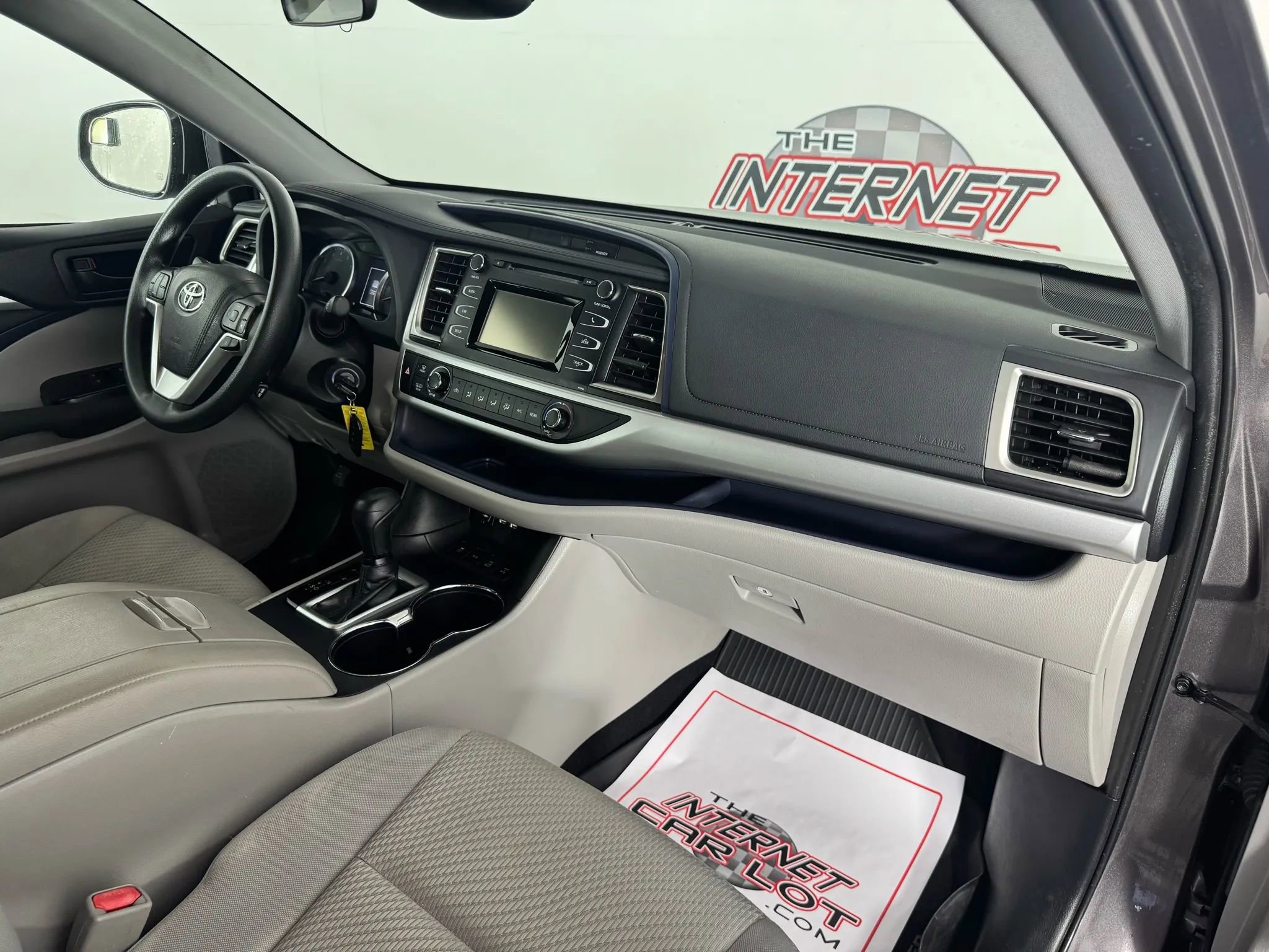 Used 2019 Toyota Highlander LE AWD/4WD image 12