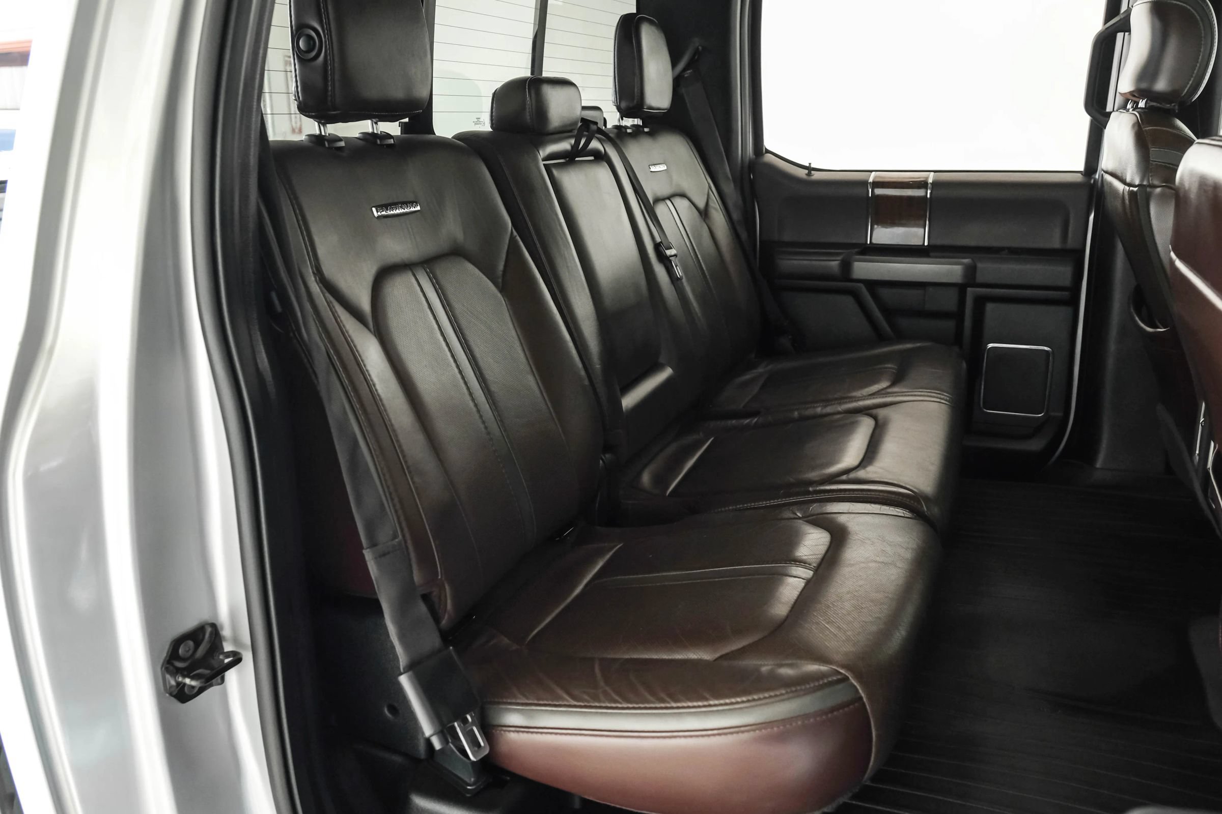 Used 2015 Ford F150 Platinum w/ Equipment Group 701A Luxury RWD image 30