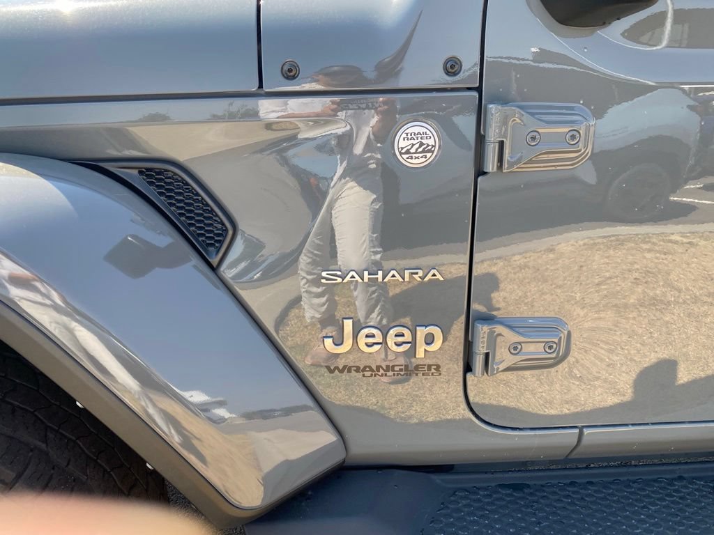 Used 2022 Jeep Wrangler Unlimited Sahara AWD/4WD image 9