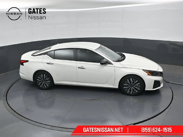 Used 2025 Nissan Altima 2.5 SV FWD image 44