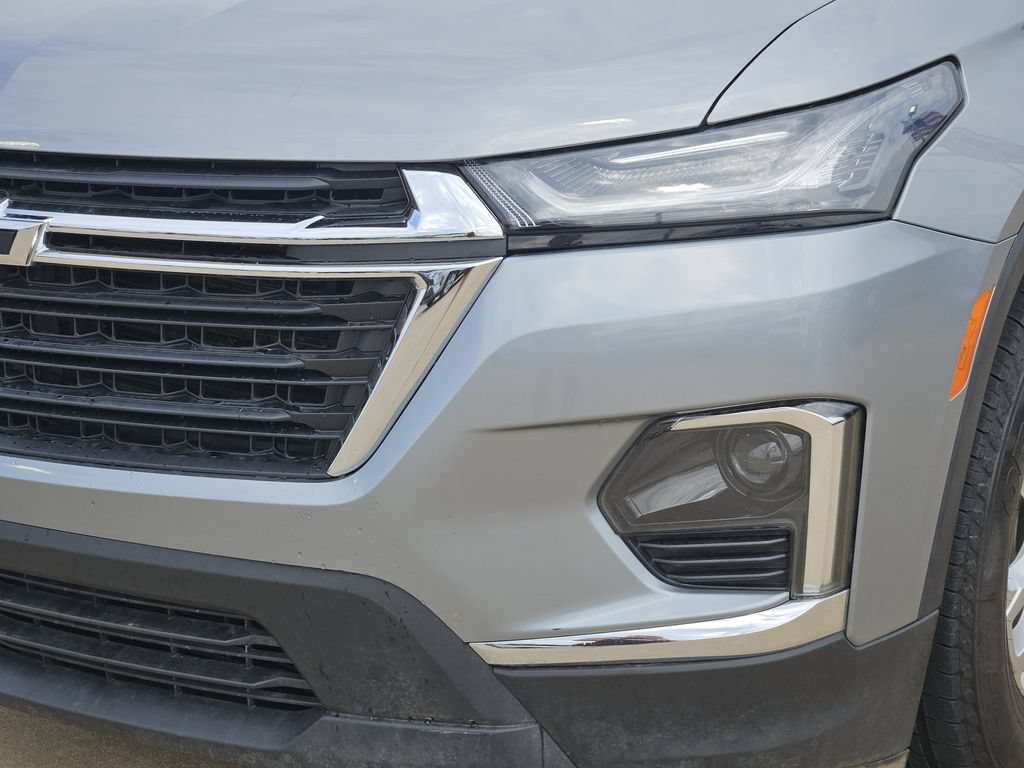 Used 2023 Chevrolet Traverse LS w/ Safety Package FWD image 9