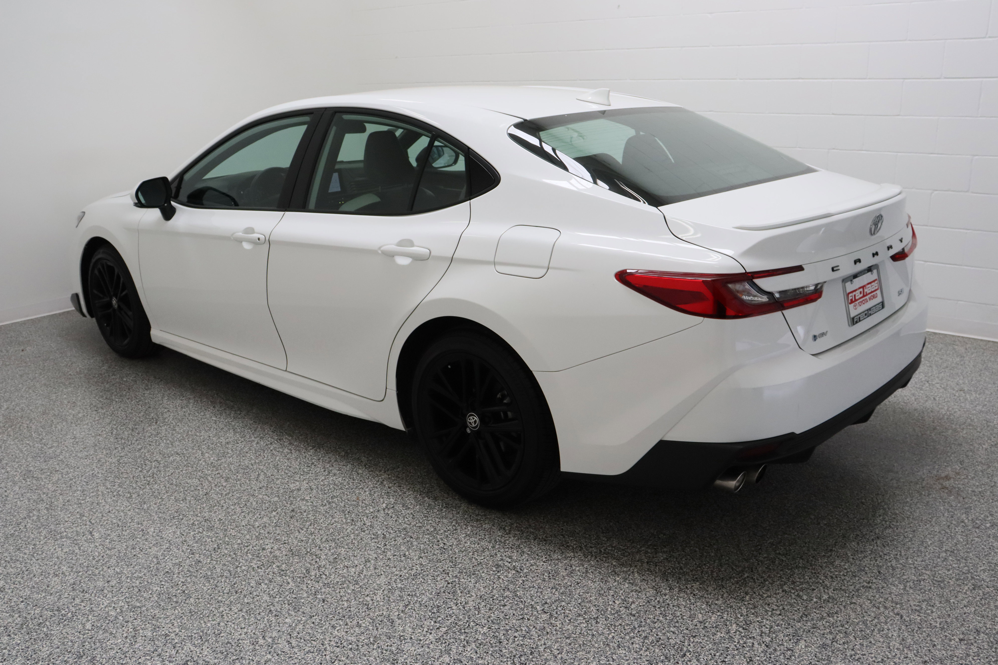 Used 2025 Toyota Camry SE FWD image 8