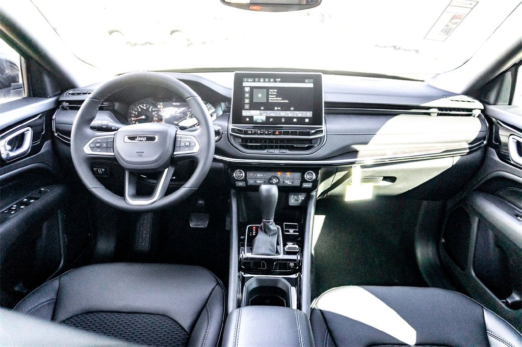 New 2026 Jeep Compass Latitude image 20