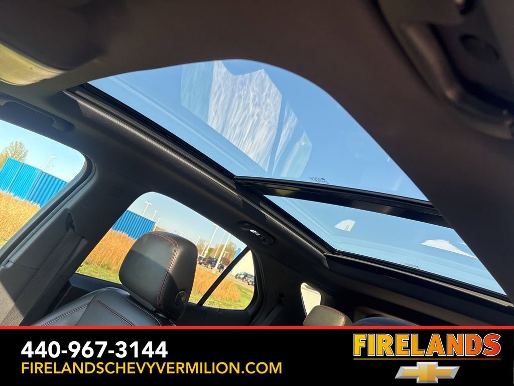 Used 2022 Chevrolet Equinox RS w/ RS Leather Package FWD image 3