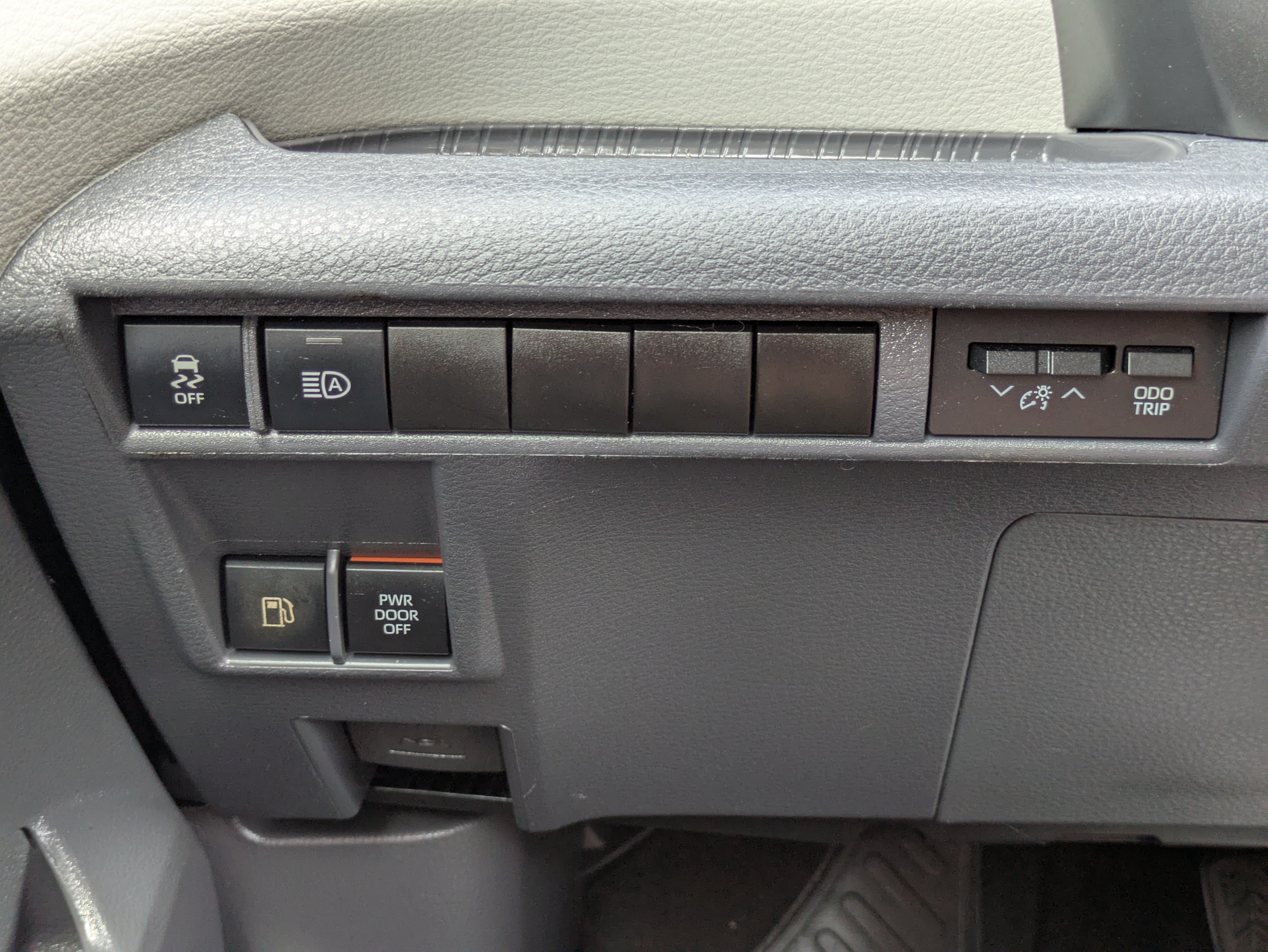 Used 2021 Toyota Sienna XLE w/ XLE Plus Package FWD image 38