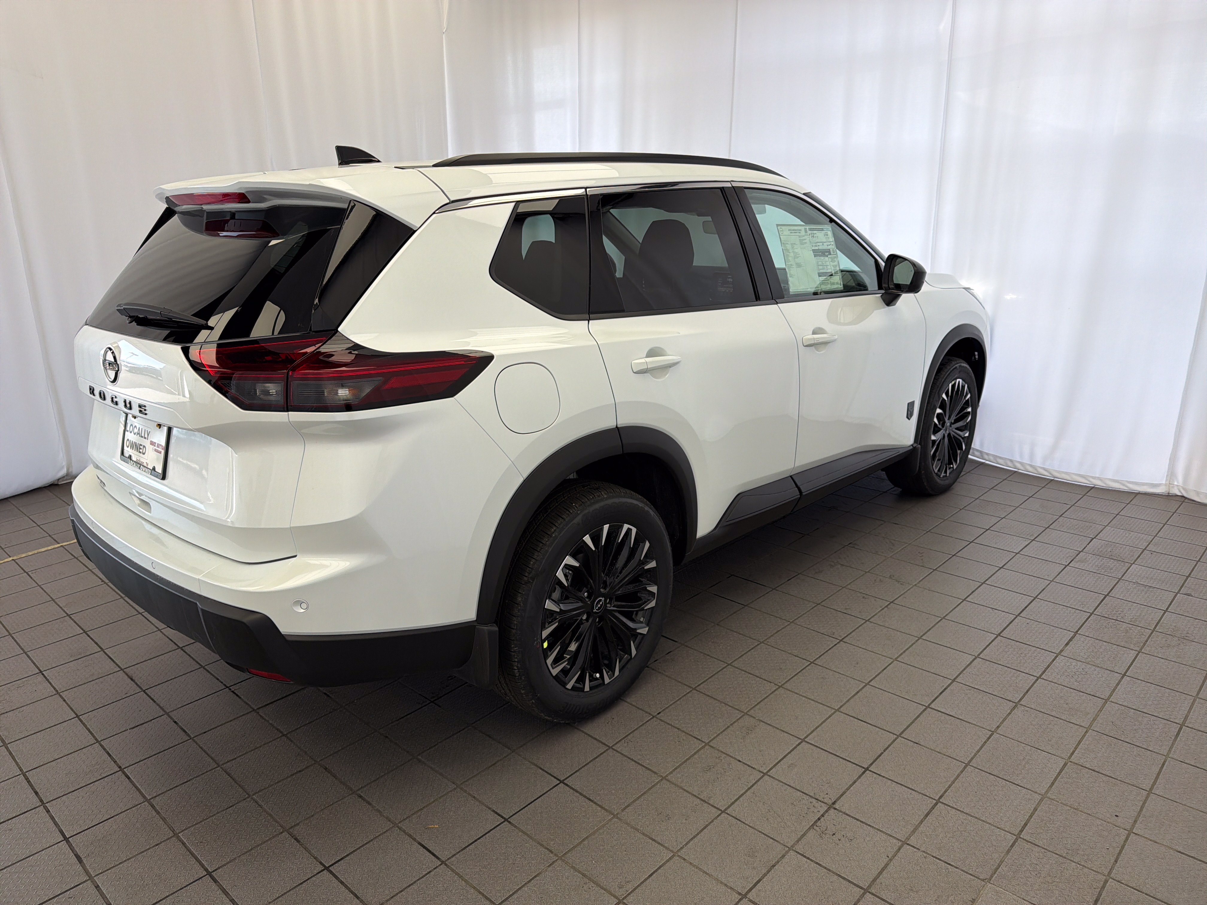 New 2026 Nissan Rogue SV FWD image 4