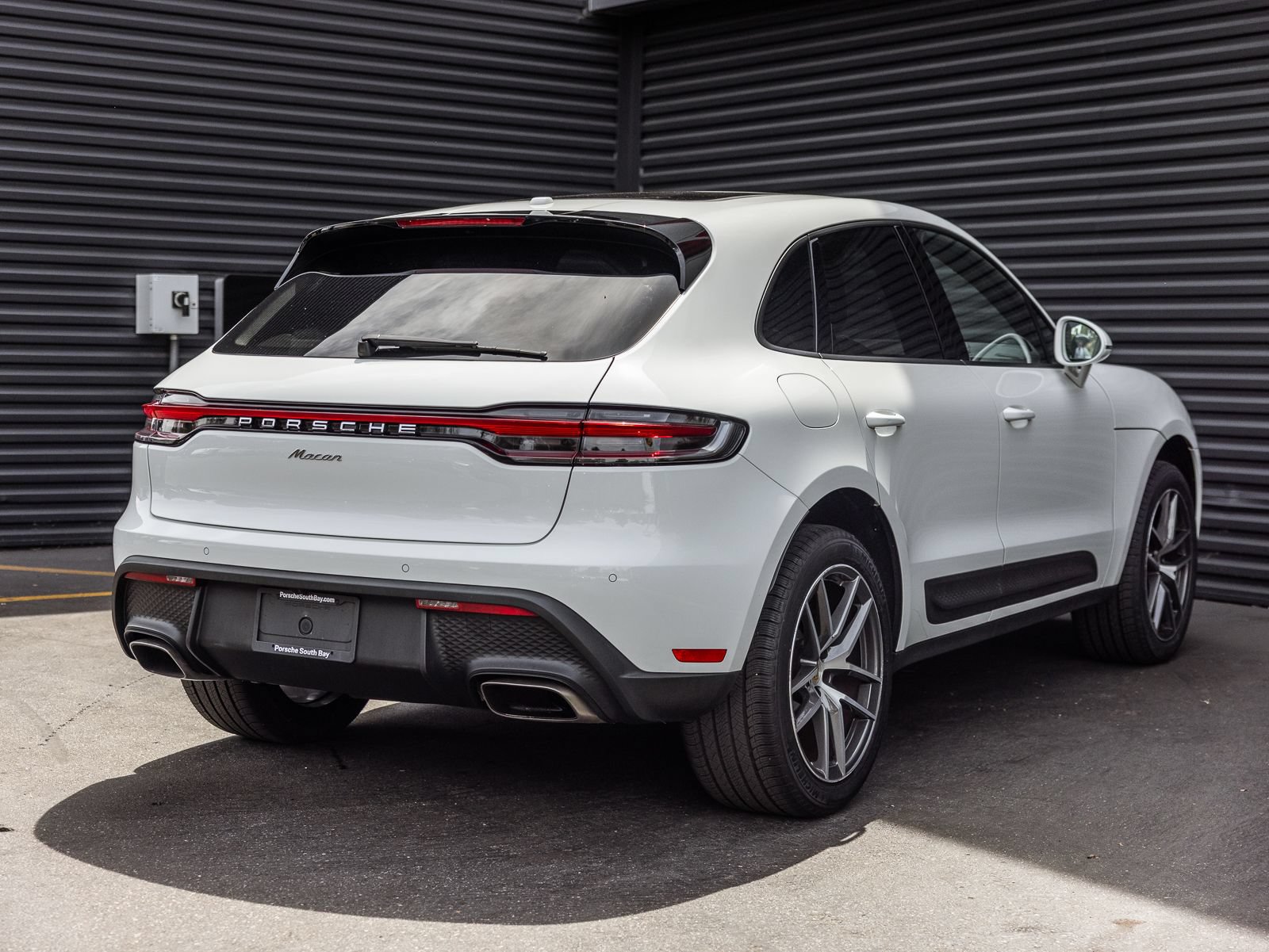 Certified 2024 Porsche Macan AWD/4WD image 10