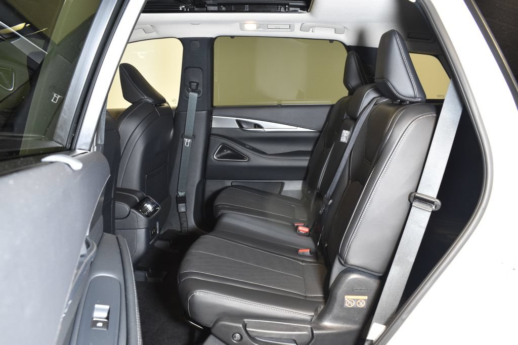 Certified 2026 INFINITI QX60 Luxe w/ Family Package AWD/4WD image 28