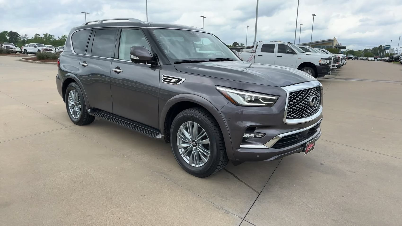 Used 2024 INFINITI QX80 Luxe RWD image 3