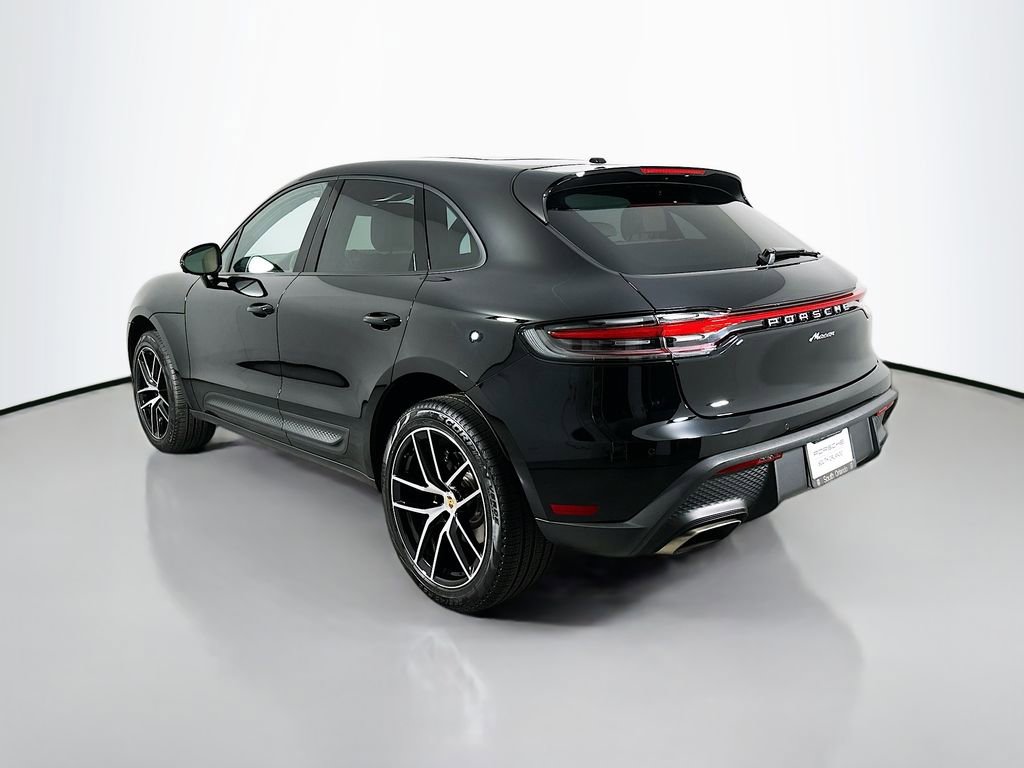 Used 2025 Porsche Macan image 3