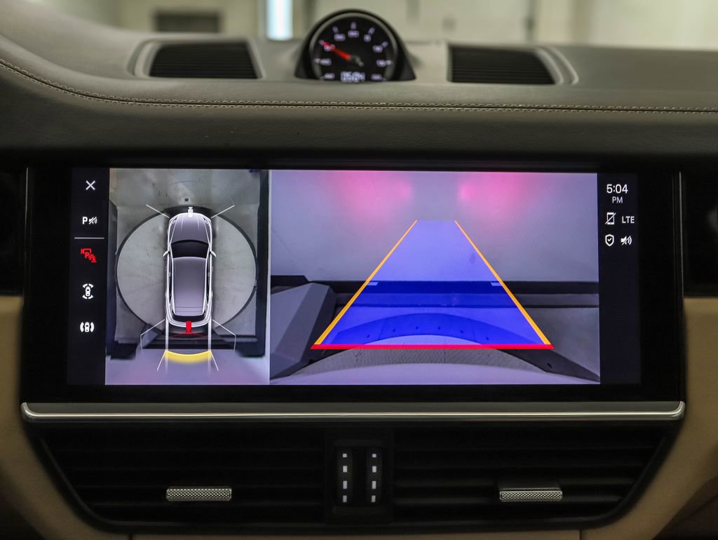 Used 2022 Porsche Cayenne GTS image 18