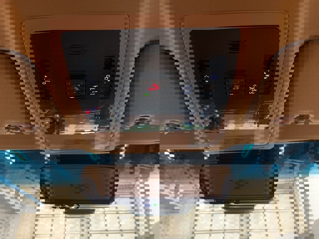 Used 2024 Lexus ES 350 Ultra Luxury w/ Accessory Package (Z2) image 24