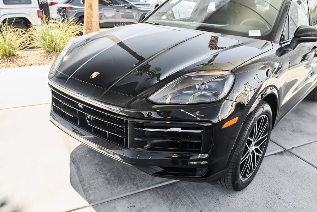 Used 2024 Porsche Cayenne AWD/4WD image 6