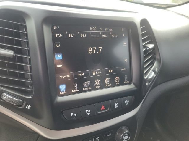 Used 2017 Jeep Cherokee Overland w/ Technology Group AWD/4WD image 18
