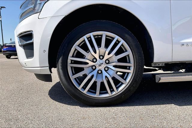 Used 2022 Ford Expedition Platinum RWD image 4