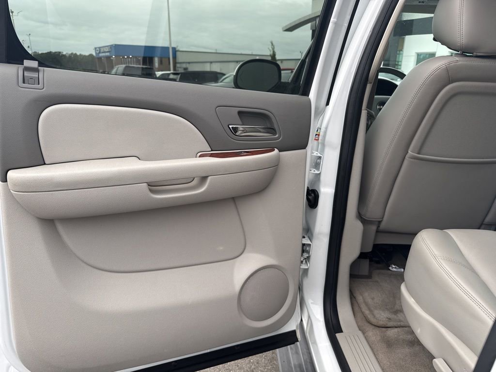 Used 2014 GMC Yukon XL SLT w/ SLT-2 Equipment Package image 25