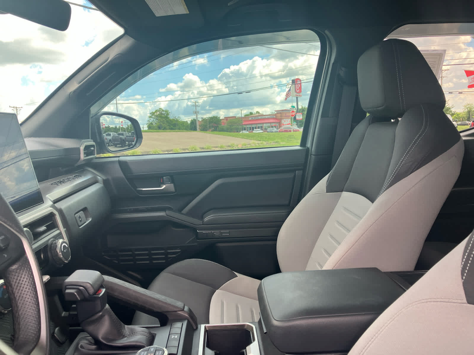 Certified 2024 Toyota Tacoma TRD Off-Road AWD/4WD image 11