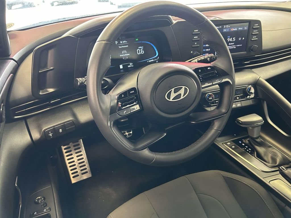 Used 2025 Hyundai Elantra Sport FWD image 12