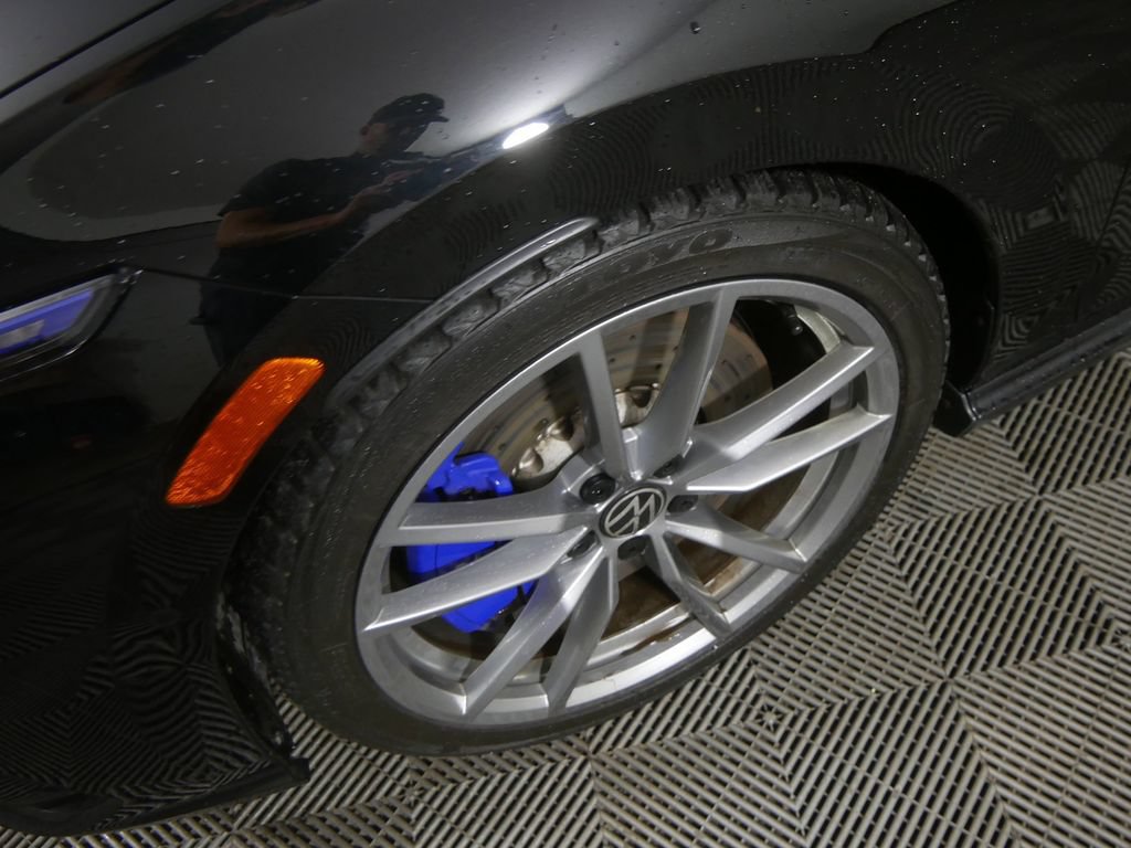 Used 2024 Volkswagen Golf R AWD/4WD image 11