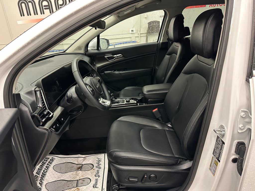 Used 2025 Kia Sportage EX image 22