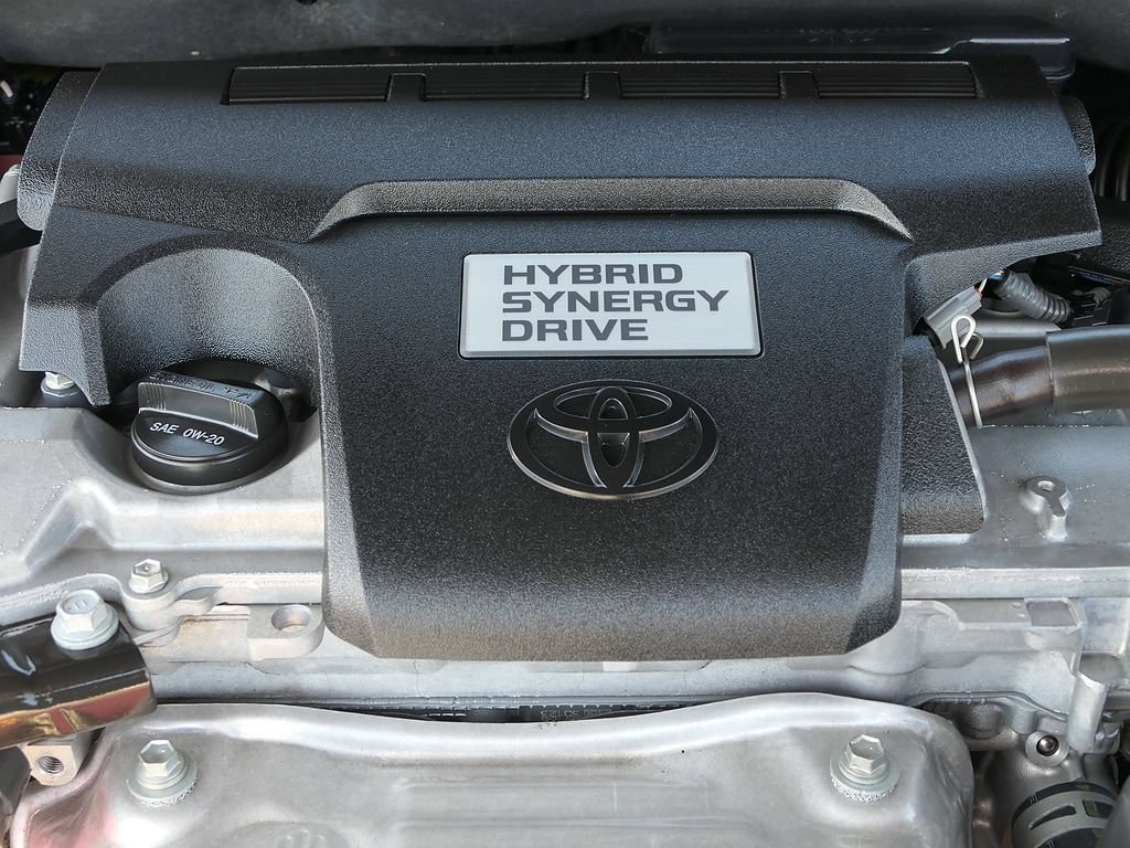 Used 2017 Toyota Camry XLE w/ Moonroof Package FWD image 32