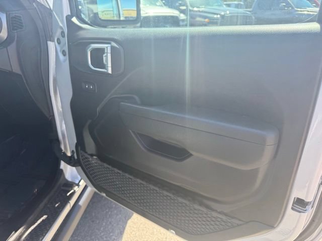 Used 2023 Jeep Wrangler Unlimited w/ Cold Weather Group AWD/4WD image 7