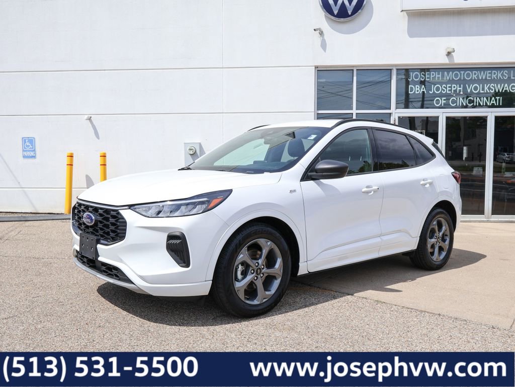Used 2023 Ford Escape ST-Line w/ Equipment Group 301A FWD image 1