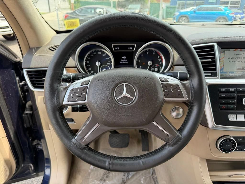 Used 2014 Mercedes-Benz GL 450 4MATIC image 24