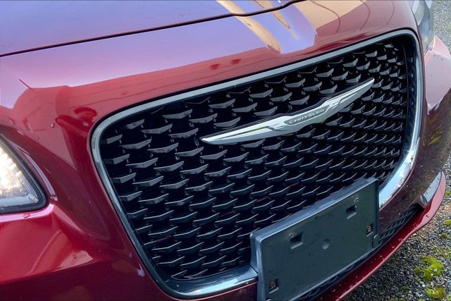 Used 2019 Chrysler 300 Touring w/ Sport Appearance Package AWD/4WD image 29
