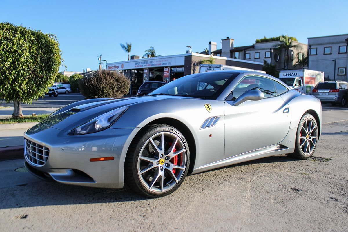 Used 2012 Ferrari California RWD image 38