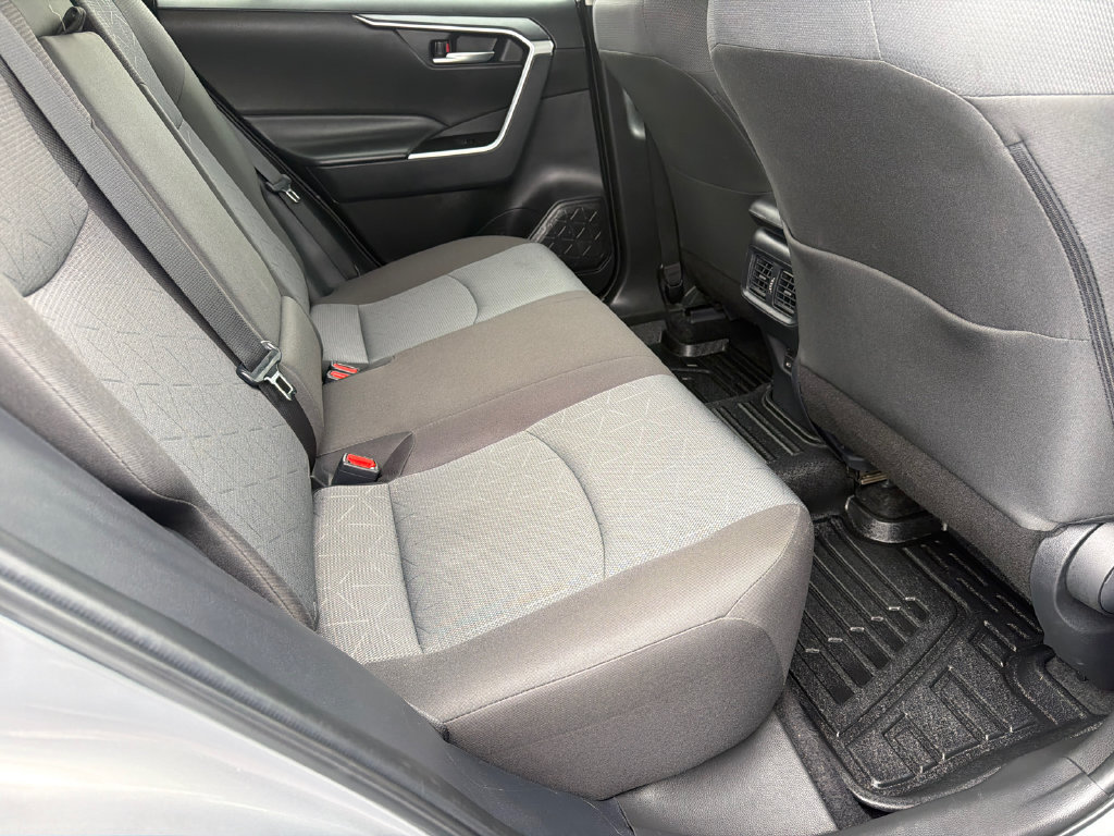 Used 2025 Toyota RAV4 XLE FWD image 18