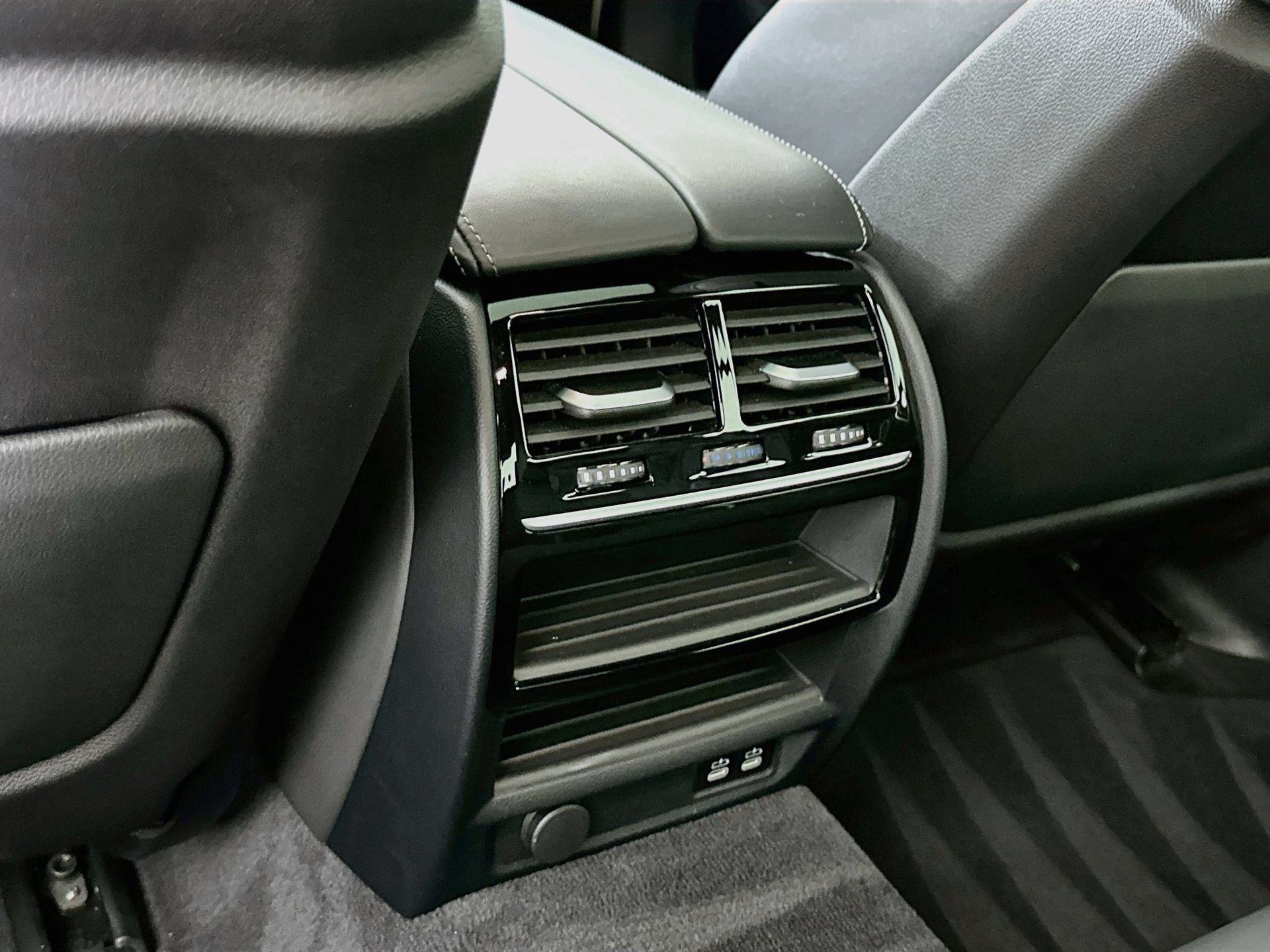 Used 2020 BMW 530i w/ Premium Package RWD image 29
