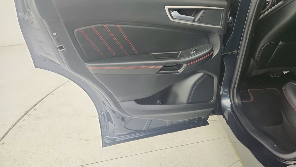 Used 2023 Ford Edge ST-Line AWD/4WD image 26