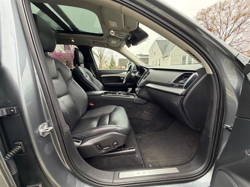 Used 2016 Volvo XC90 T6 Momentum image 15