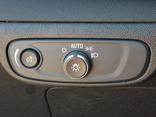 Used 2023 Chevrolet Bolt EUV LT FWD image 9