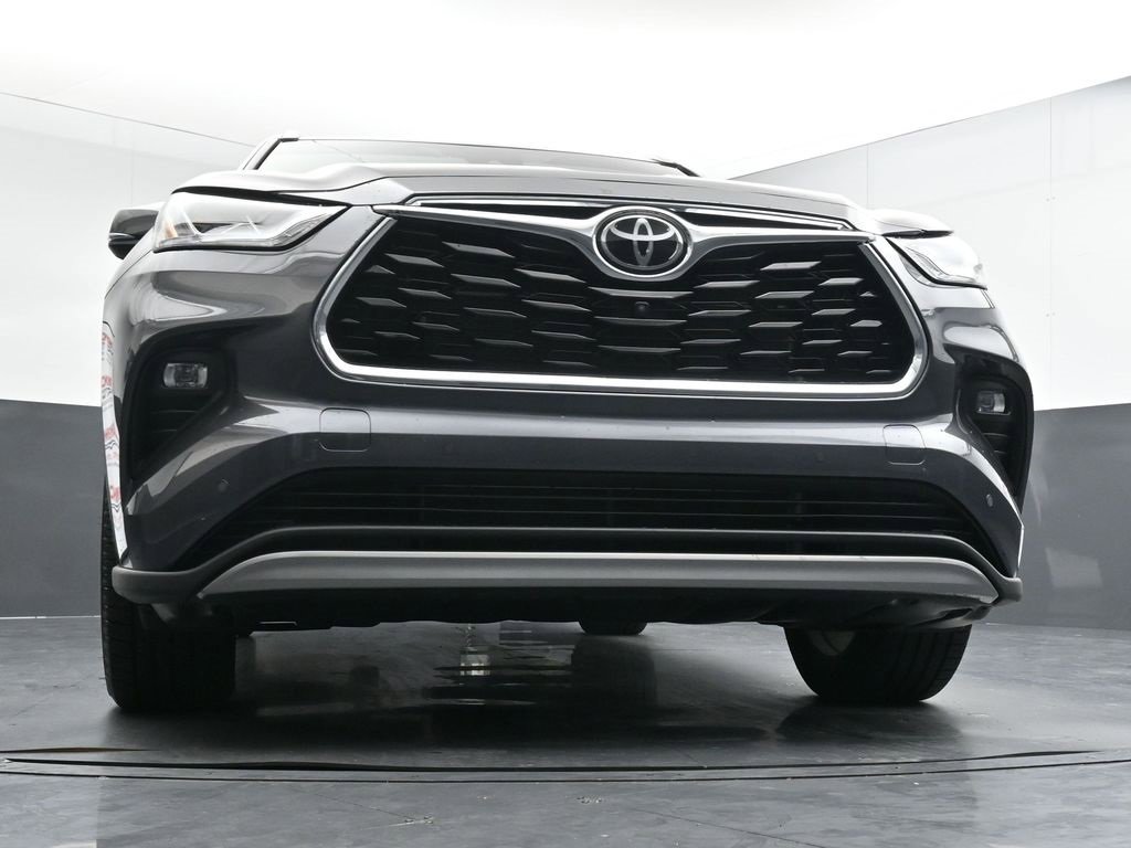 Used 2025 Toyota Highlander Platinum image 19
