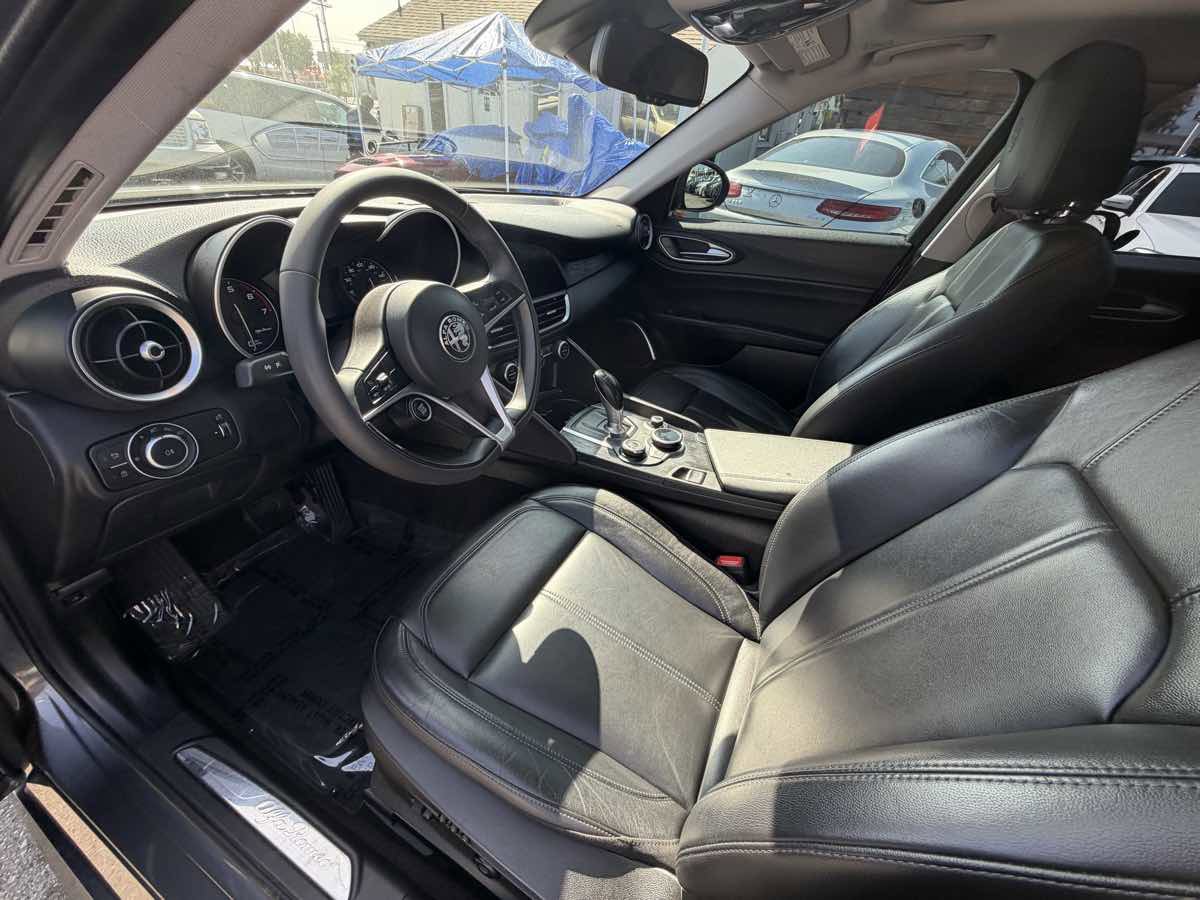 Used 2019 Alfa Romeo Giulia w/ Nero Edizione image 11