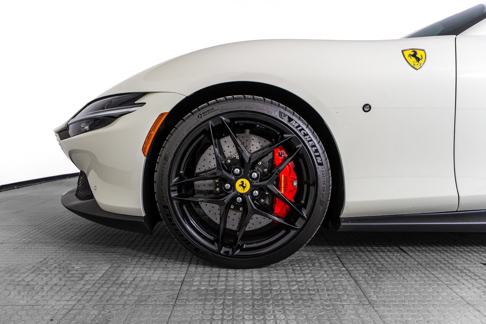 Certified 2025 Ferrari Roma Spider RWD image 9