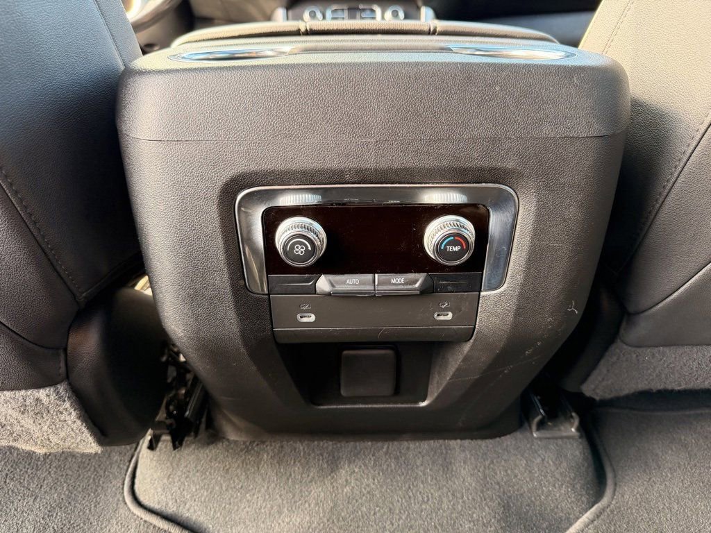 Used 2023 GMC Yukon XL SLT image 31